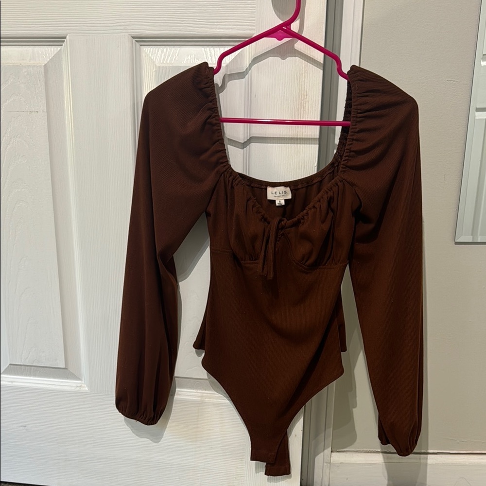 Le Lis Brown Ruched Tie Front Long Sleeve Bodysuit